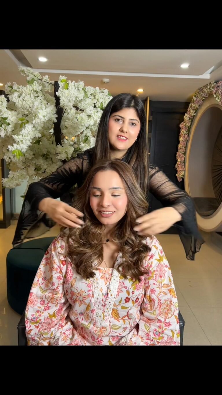 Instagram post from aaniatzahra.official. This post is in position 7.